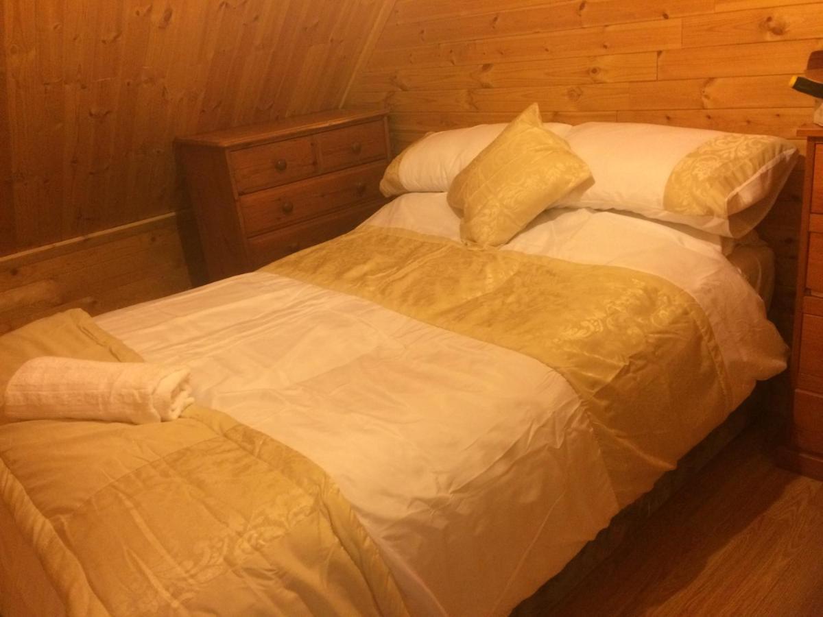 Log House Hideaway Villa Johnswell ภายนอก รูปภาพ