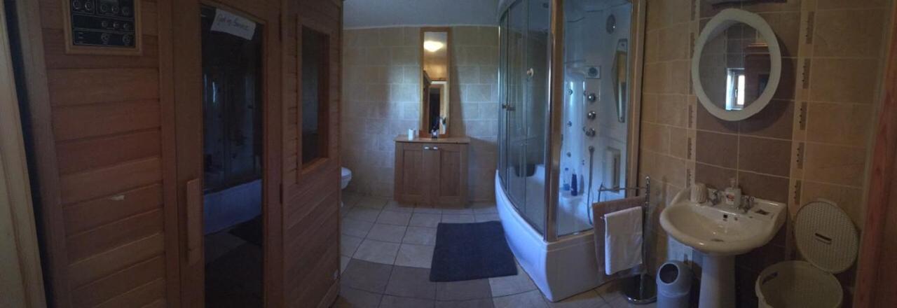 Log House Hideaway Villa Johnswell ภายนอก รูปภาพ